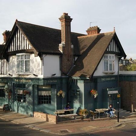 Kings Arms Hotel Brentford Exterior photo